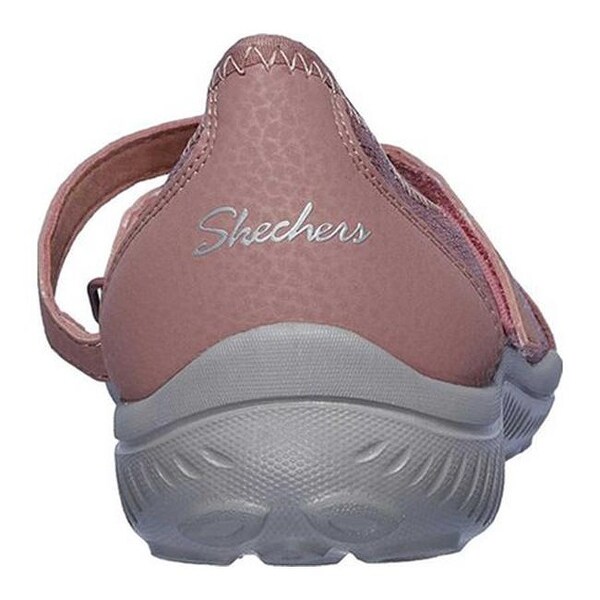skechers eyes on me
