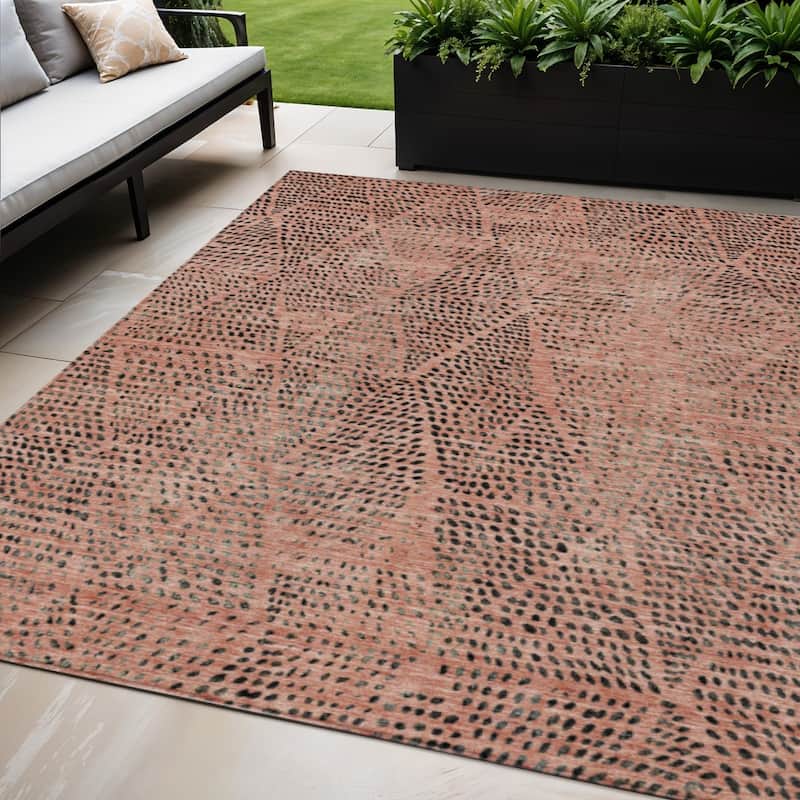 HomeRoots Geometric Transitional Rectangle Outdoor Rug - 5' X 8'