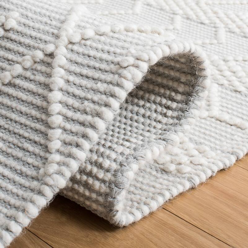 SAFAVIEH Handmade Natura Sheng Boho Wool Rug