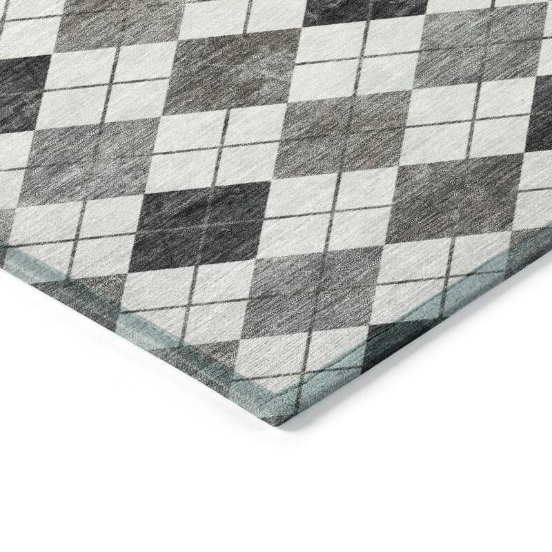Machine Washable Indoor/ Outdoor Modern Argyle Chantille Rug