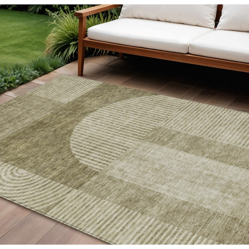 HomeRoots Geometric Transitional Rectangle Outdoor Rug - 10' X 14'