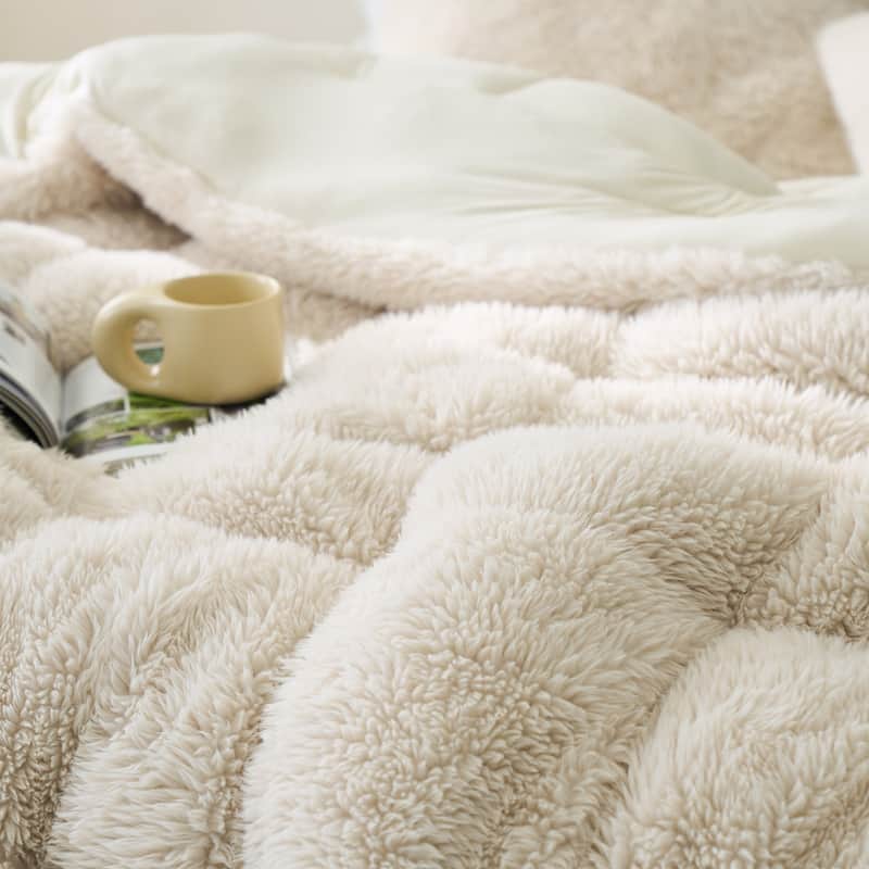 Alaskan Winters® - Coma Inducer® Oversized Comforter - Arctic Wolf