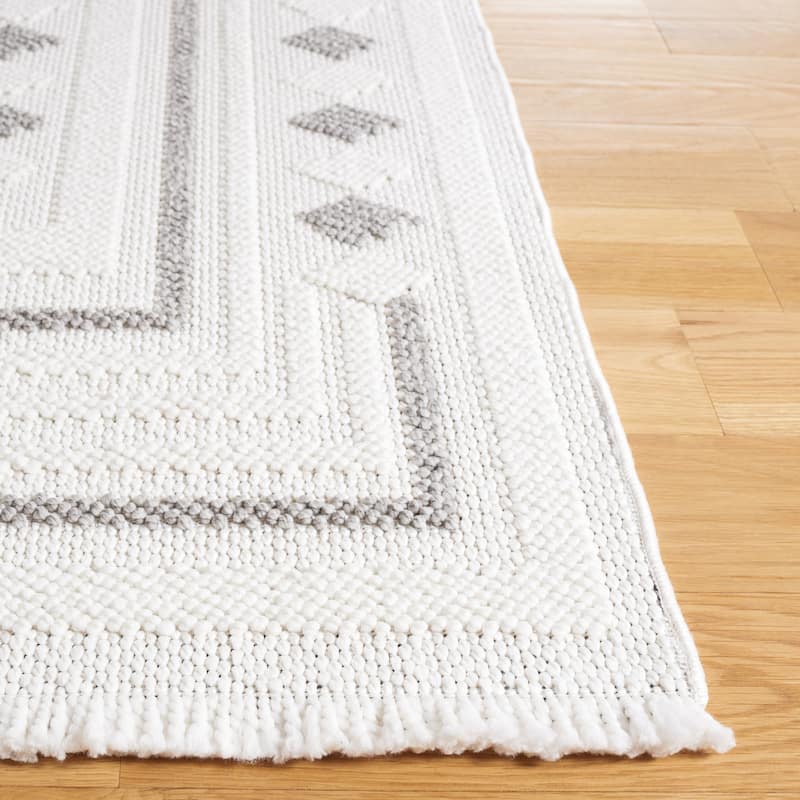 SAFAVIEH Lotus Fleurine Rustic Rug - 5'3" x 7'6"