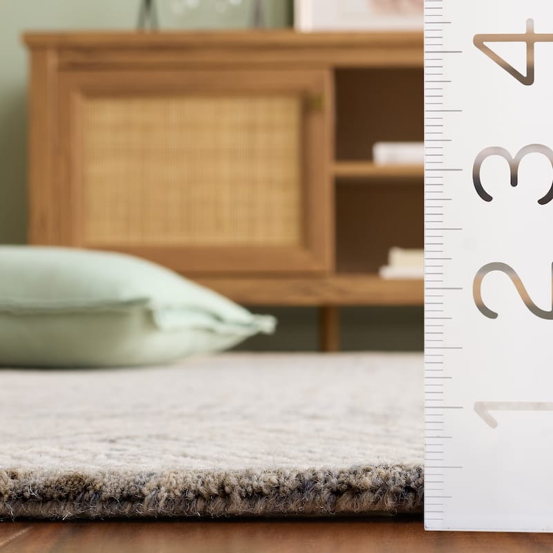 SAFAVIEH Handmade Abstract Jirina Wool Rug