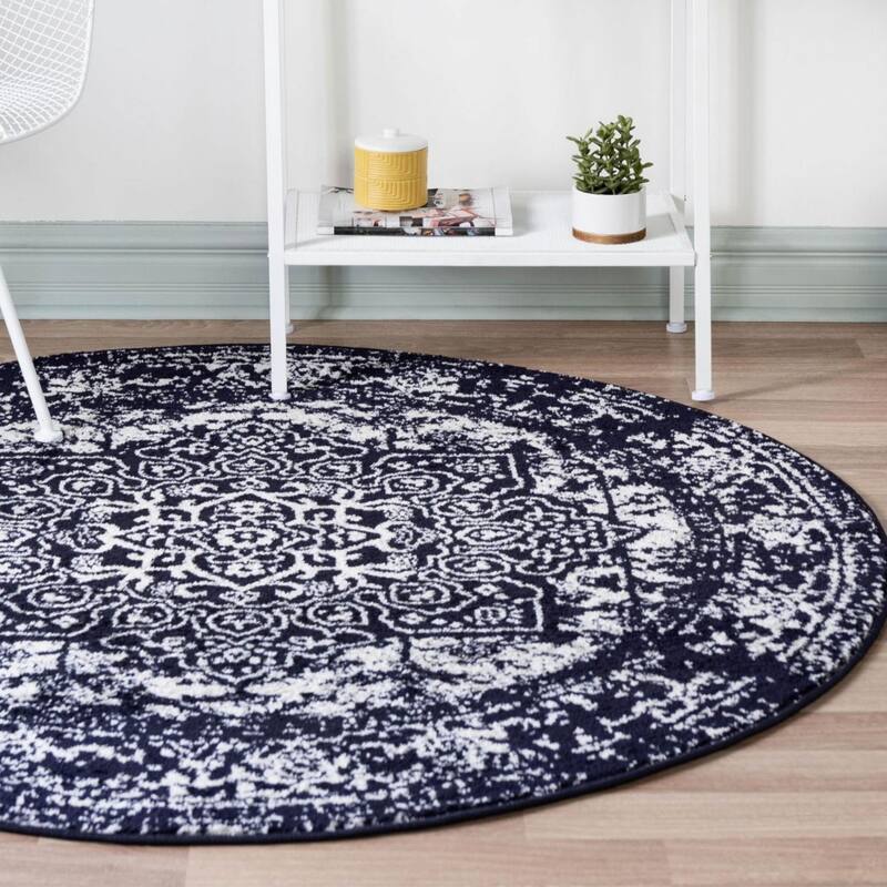 Traditional Brenda Collection Area Rug