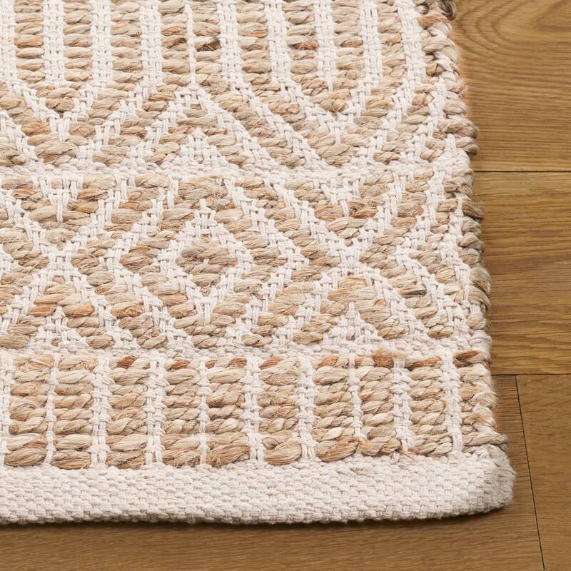 SAFAVIEH Hand-Woven Wolfgard Bohemian & Eclectic Jute Rug