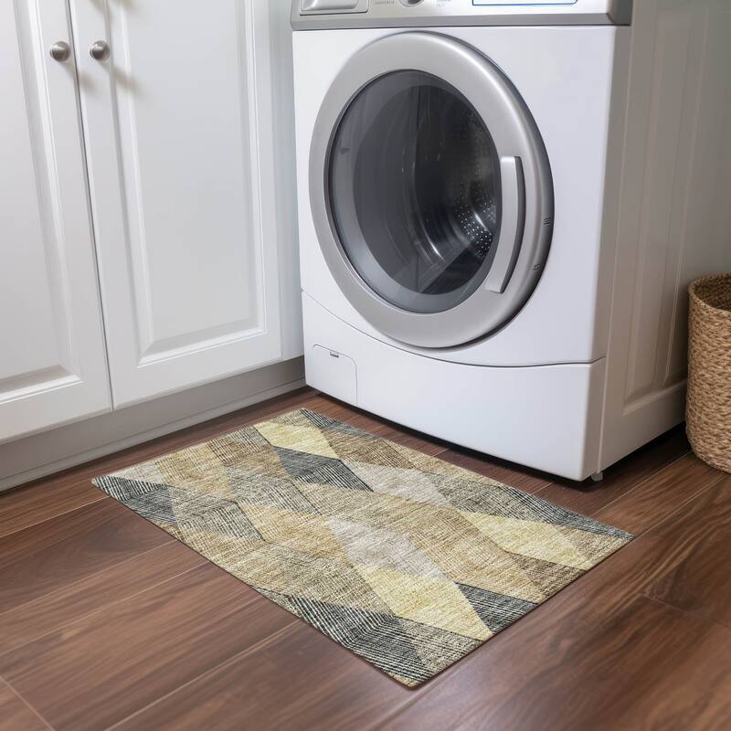 Machine Washable Indoor/ Outdoor Diamond Stripes Chantille Rug