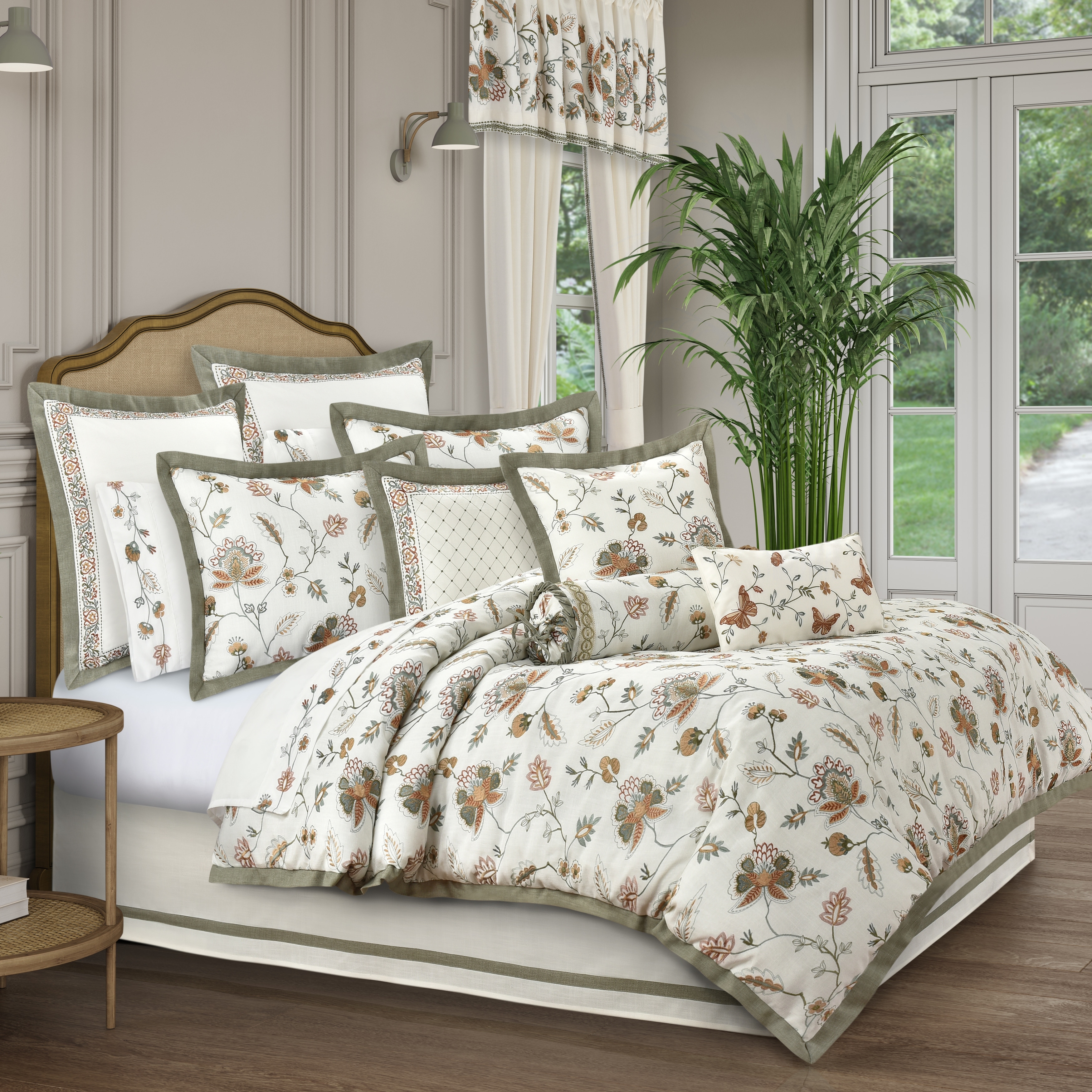 J. Queen New York Athena Comforter Set