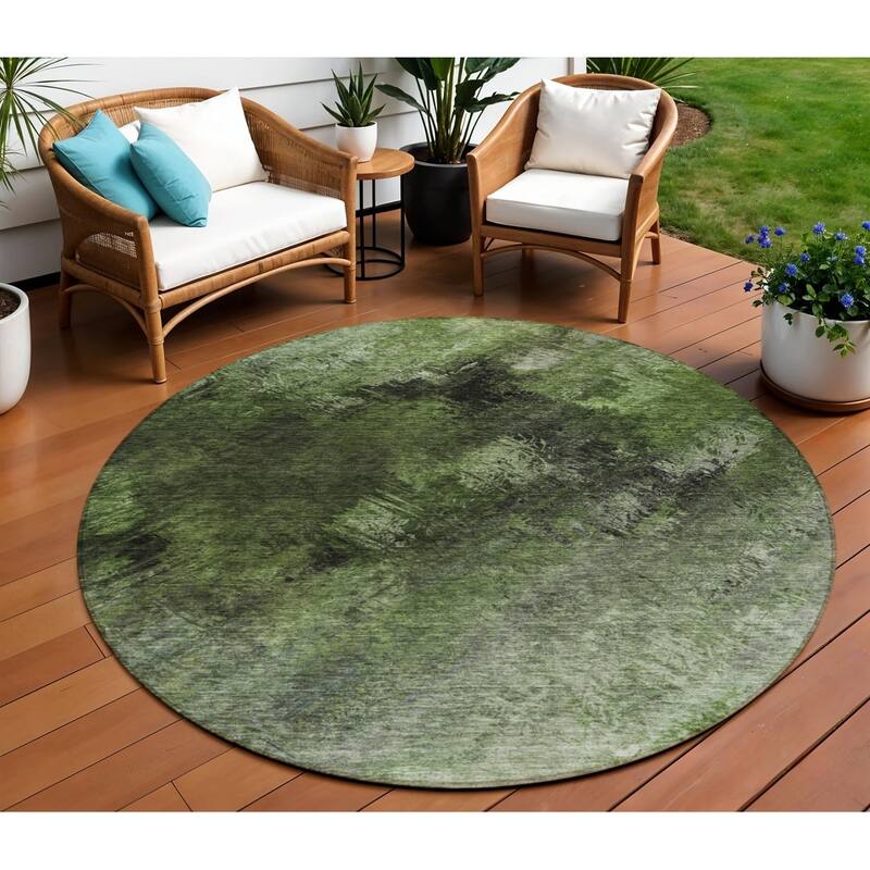 HomeRoots Abstract Transitional Rectangle Outdoor Rug - 8' Round