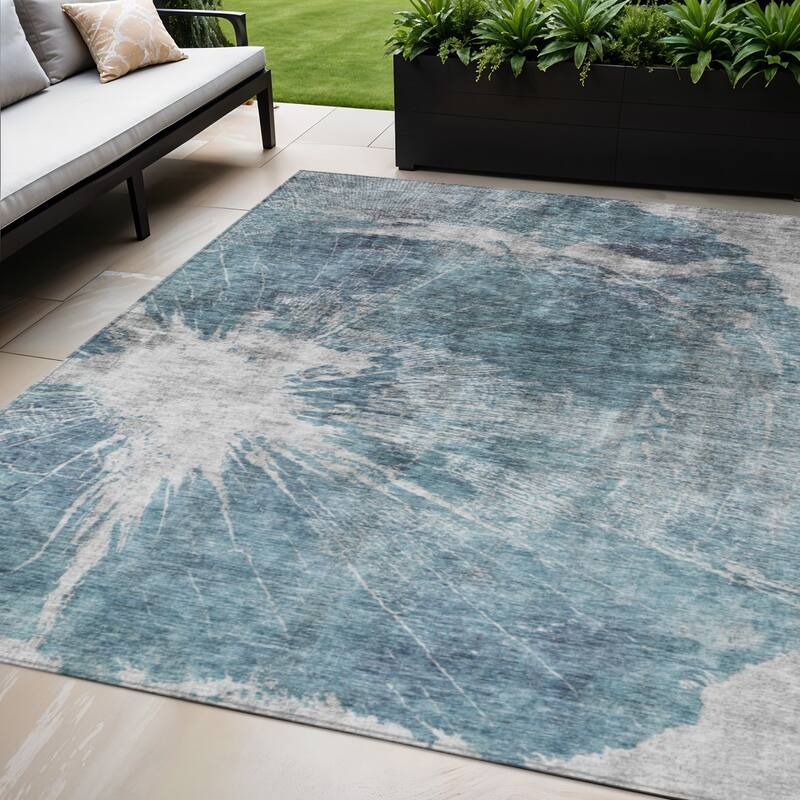 HomeRoots Abstract Transitional Rectangle Outdoor Rug - 5' X 8'
