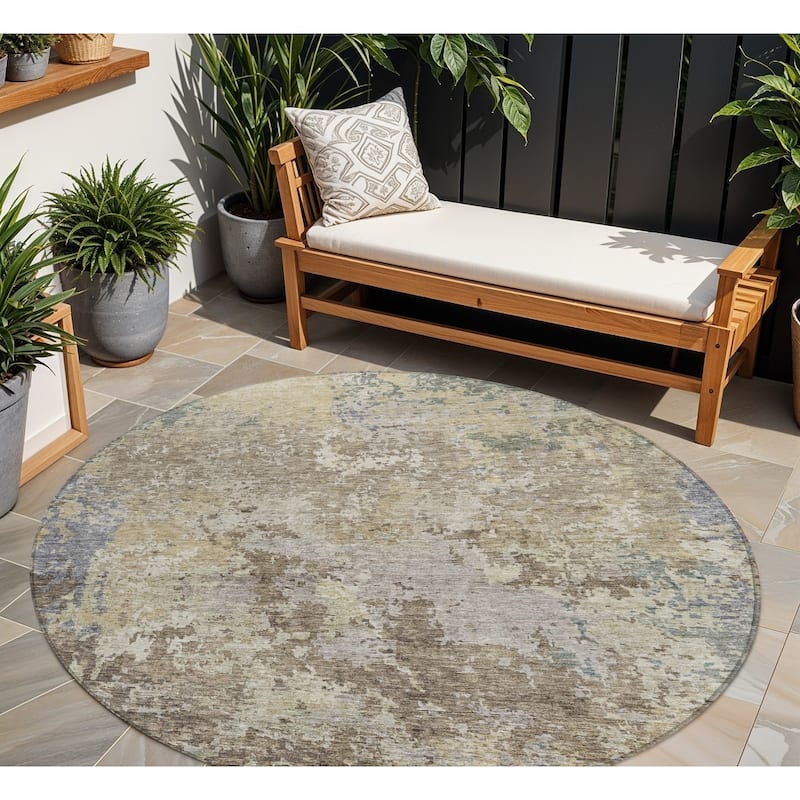 HomeRoots Abstract Transitional Rectangle Outdoor Rug - 8' Round