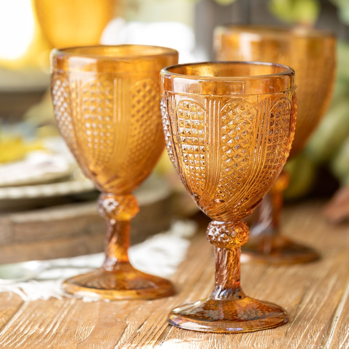 https://ak1.ostkcdn.com/images/products/is/images/direct/eaed2fe6ddb802dfe990f3d5b91c5bcafc33ad91/Vintage-Glass-Goblet.jpg