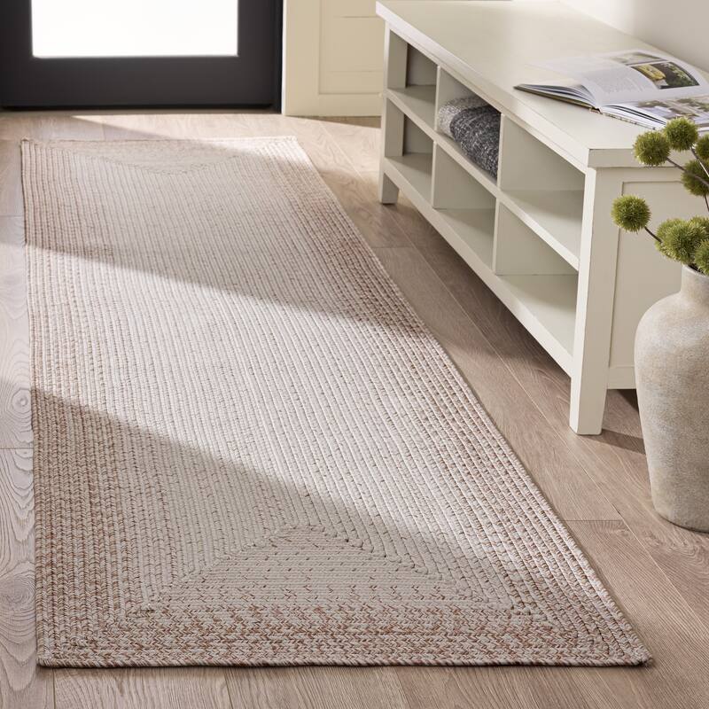 SAFAVIEH Handmade Braided Eiry Washable Indoor/Outdoor Rug - Weather Resistant & Easy Cleaning