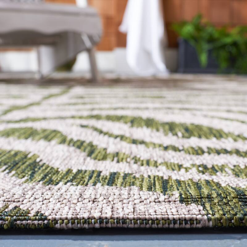 SAFAVIEH Courtyard Kalyonka Indoor/ Outdoor Waterproof Patio Backyard Rug