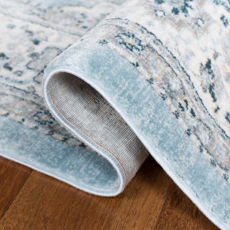 SAFAVIEH Isabella Minola Traditional Oriental Rug