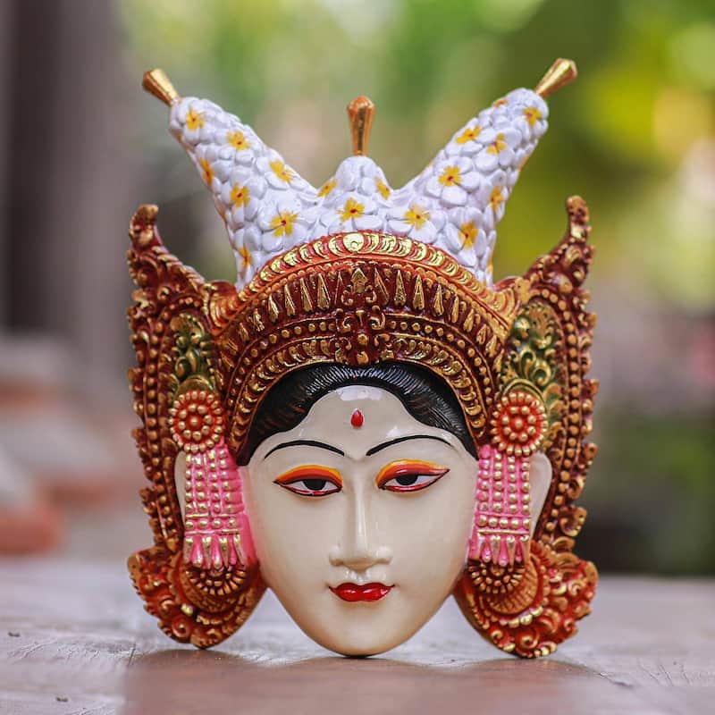 Handmade Tapel Kraton Wood wall sculpture (Indonesia)