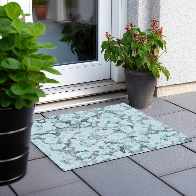 Machine Washable Indoor/ Outdoor Modern Daisy Chantille Rug