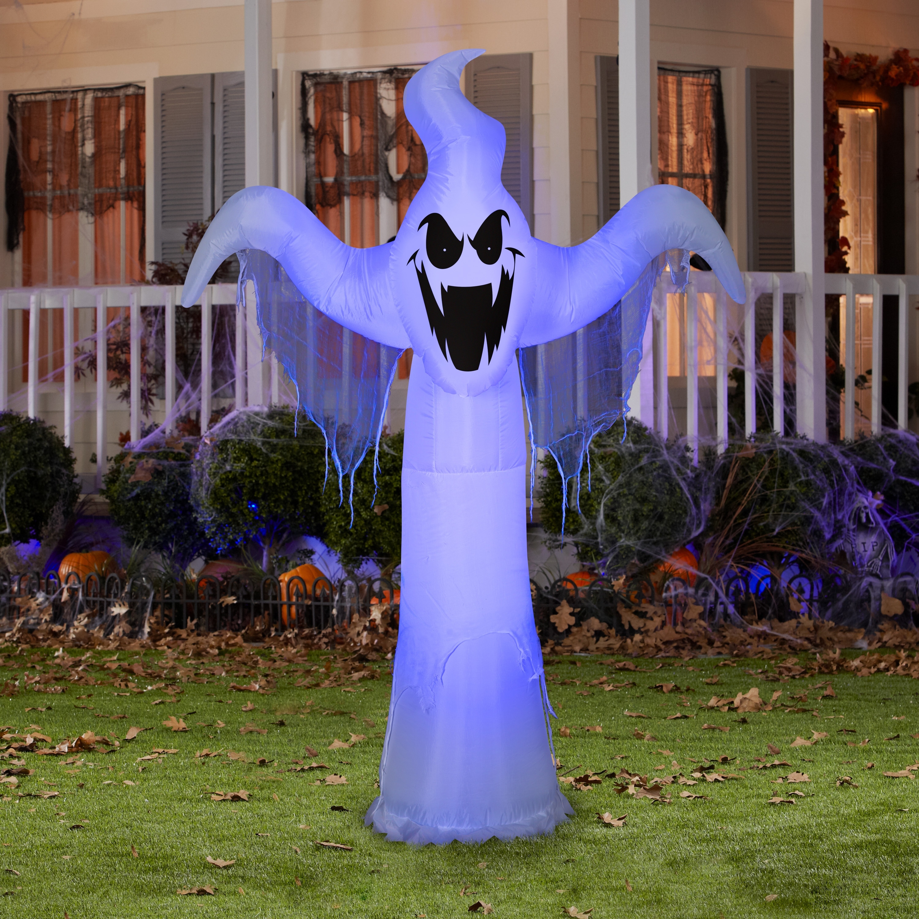 Frustration optager Imperialisme Gemmy Lightshow Airblown ShortCircuit Ghost OPP (Black Light), 6.5 ft Tall,  white - - 33325533