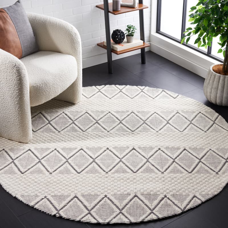 SAFAVIEH Handmade Marbella Blair Wool Rug - 6' Round - Ivory/Black
