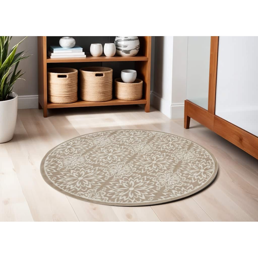 HomeRoots Floral Cottage Round Area Rug - 63.00 in. x 63.00 in. x 0.50 in.