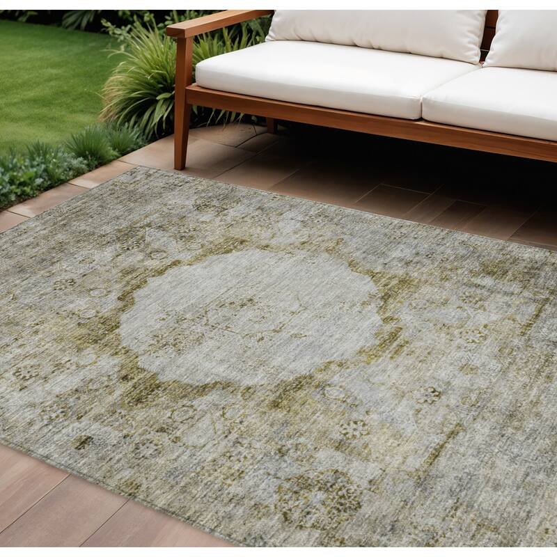 HomeRoots Oriental Traditional Rectangle Outdoor Rug - 8' X 10'