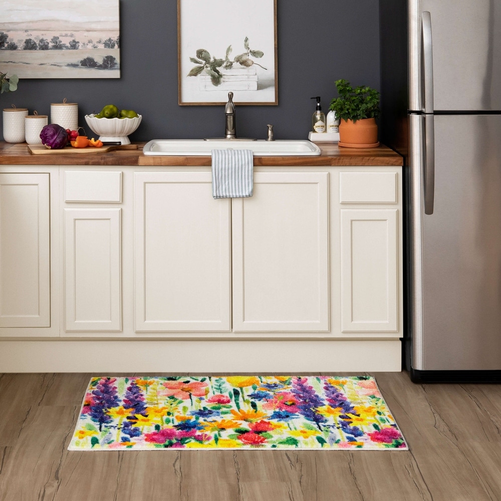 https://ak1.ostkcdn.com/images/products/is/images/direct/eb3397df67e68924b8b4b678ee7d4a27e27f2f23/Mohawk-Home-Spring-Bouquet-Holiday-Accent-Area-Rug.jpg