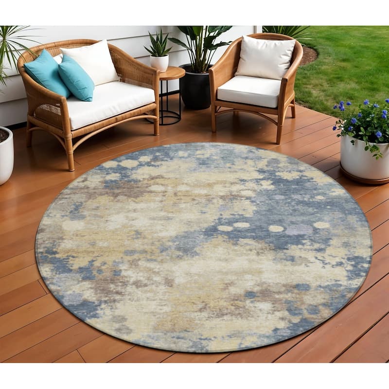 HomeRoots Abstract Transitional Rectangle Outdoor Rug - 8' Round