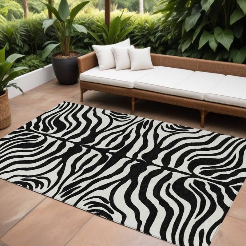 HomeRoots Animal Print Transitional Rectangle Outdoor Rug - 8' X 10'
