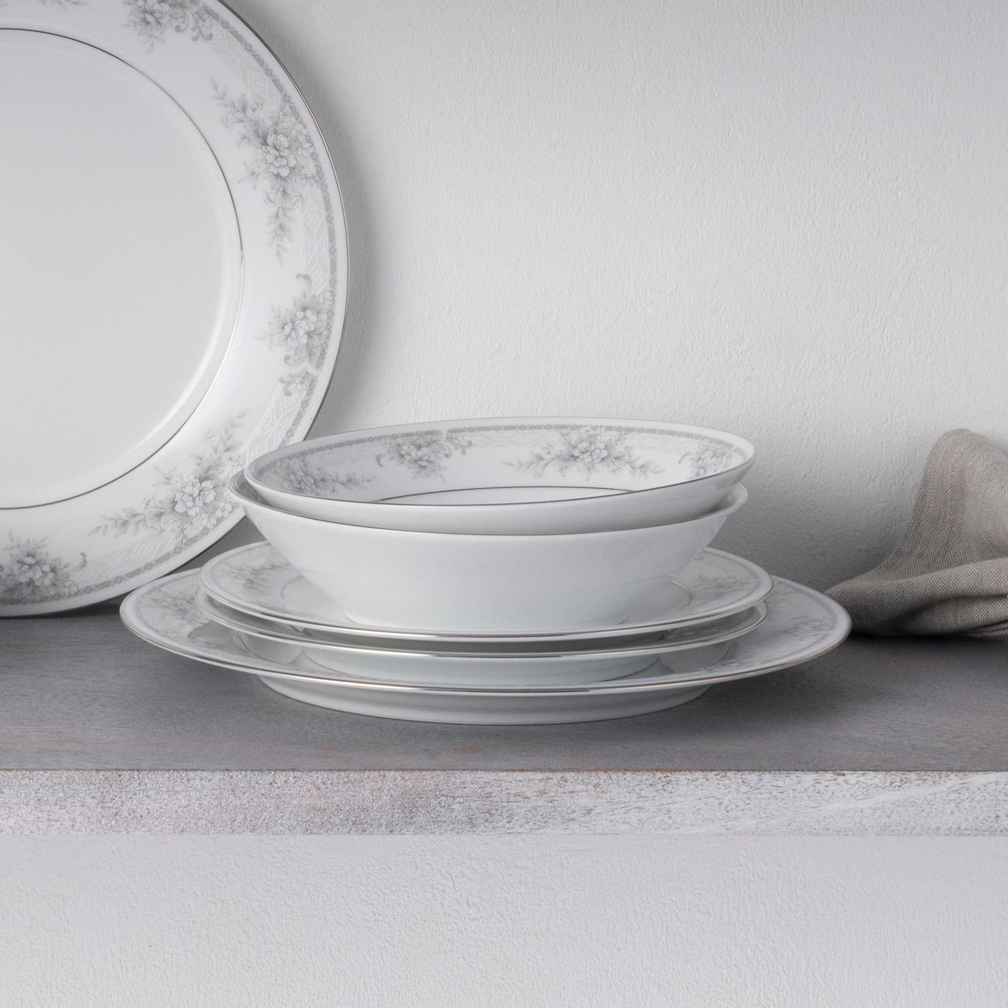 Noritake Sweet Leilani 12-Piece Dinnerware Set, Service For 4