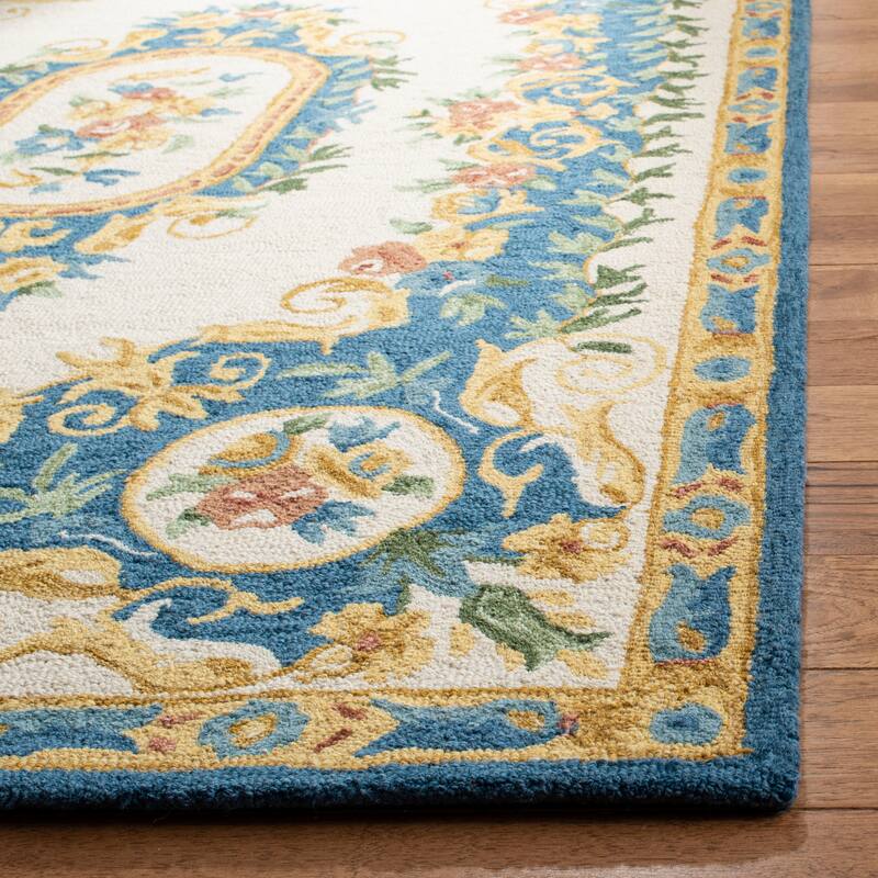 SAFAVIEH Handmade Micro-Loop Cheong Wool Rug