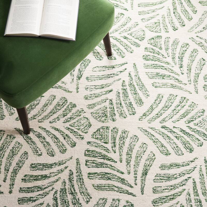Martha Stewart by SAFAVIEH Handmade Samuela Wool Rug