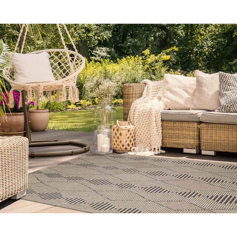 Liora Manne Monaco Diamonds Indoor/Outdoor Area Rug - 6'6" x 9'4" - Taupe