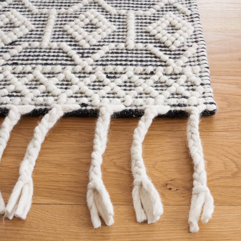 SAFAVIEH Handmade Natura Fehrat Wool Braided Tassel Rug