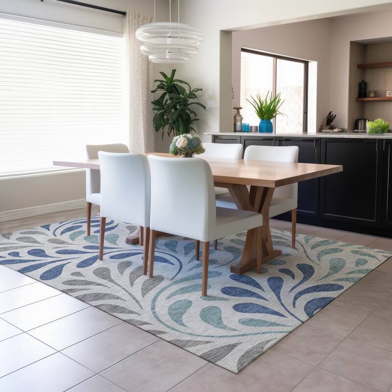 Machine Washable Indoor/ Outdoor Floral Arabesque Chantille Rug