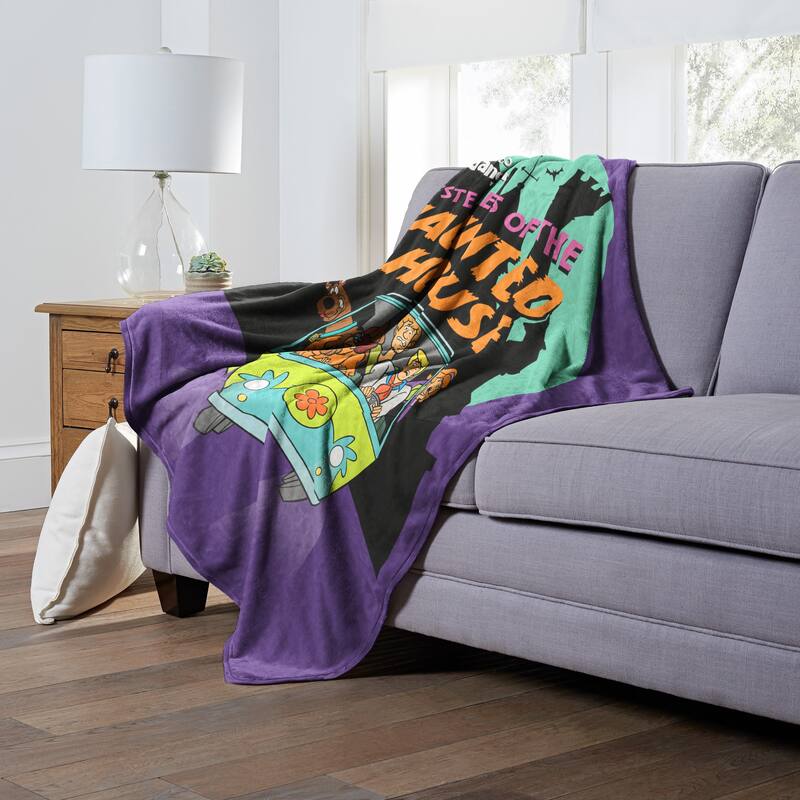 Warner Brothers Scooby-Doo Mysteries of the Haunted House Silk Touch Throw Blanket