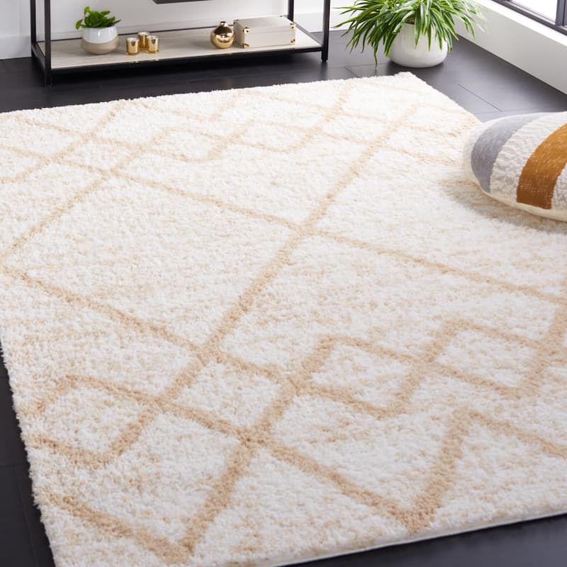 SAFAVIEH Berber Shag Guluzar Moroccan Boho 1.25-inch Rug - 5' 5" x 7' 7" - Ivory/Beige - Rectangle