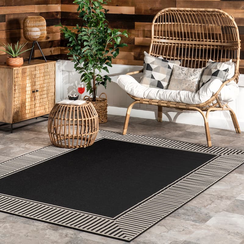 Nuloom Leah Classic Bordered Indoor/Outdoor Area Rug - 8' x 10' - Black