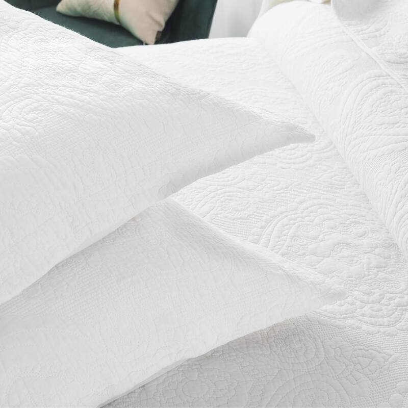 Reversible 3 Piece Damask Quilt Set by HULALA HOME