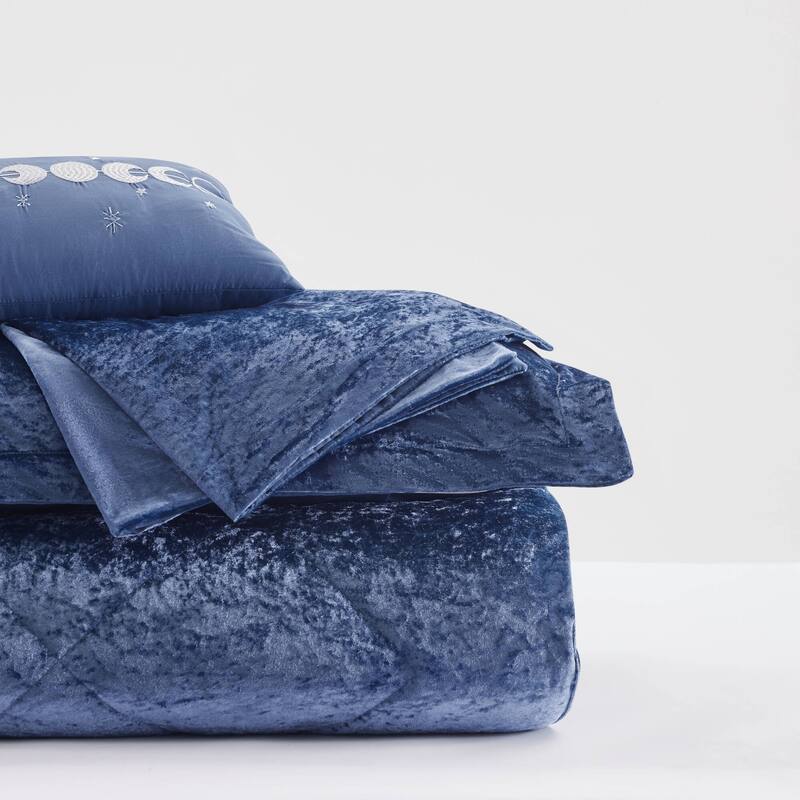 Intelligent Design Isabel Velvet Comforter Set