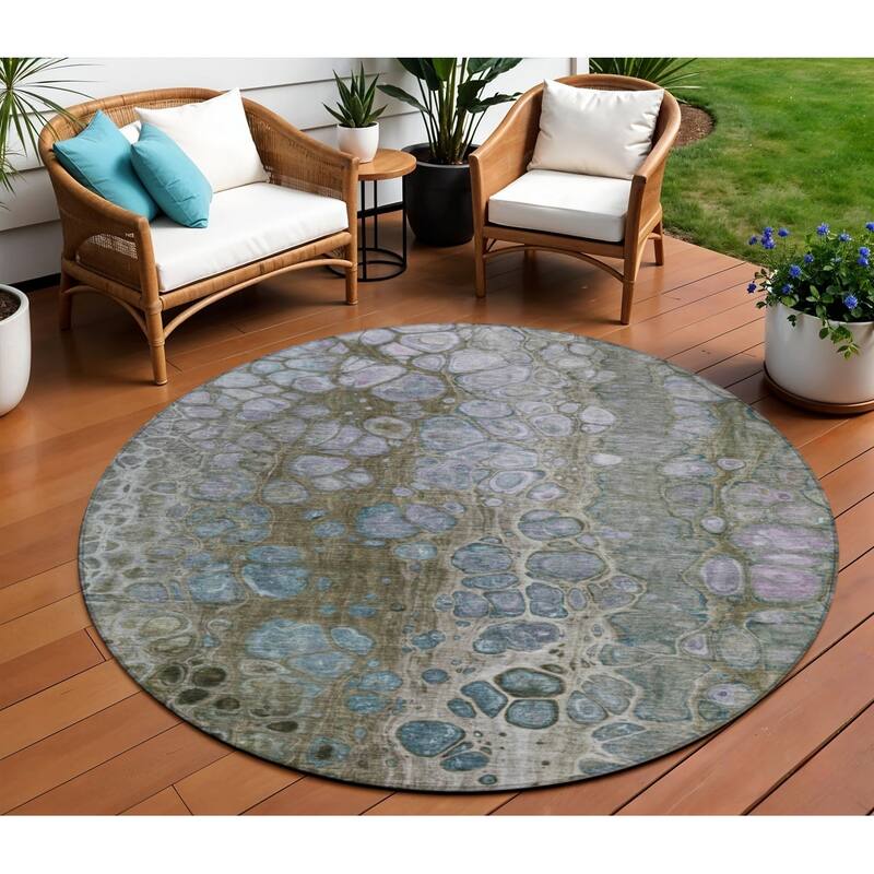 HomeRoots Abstract Transitional Rectangle Outdoor Rug - 8' Round