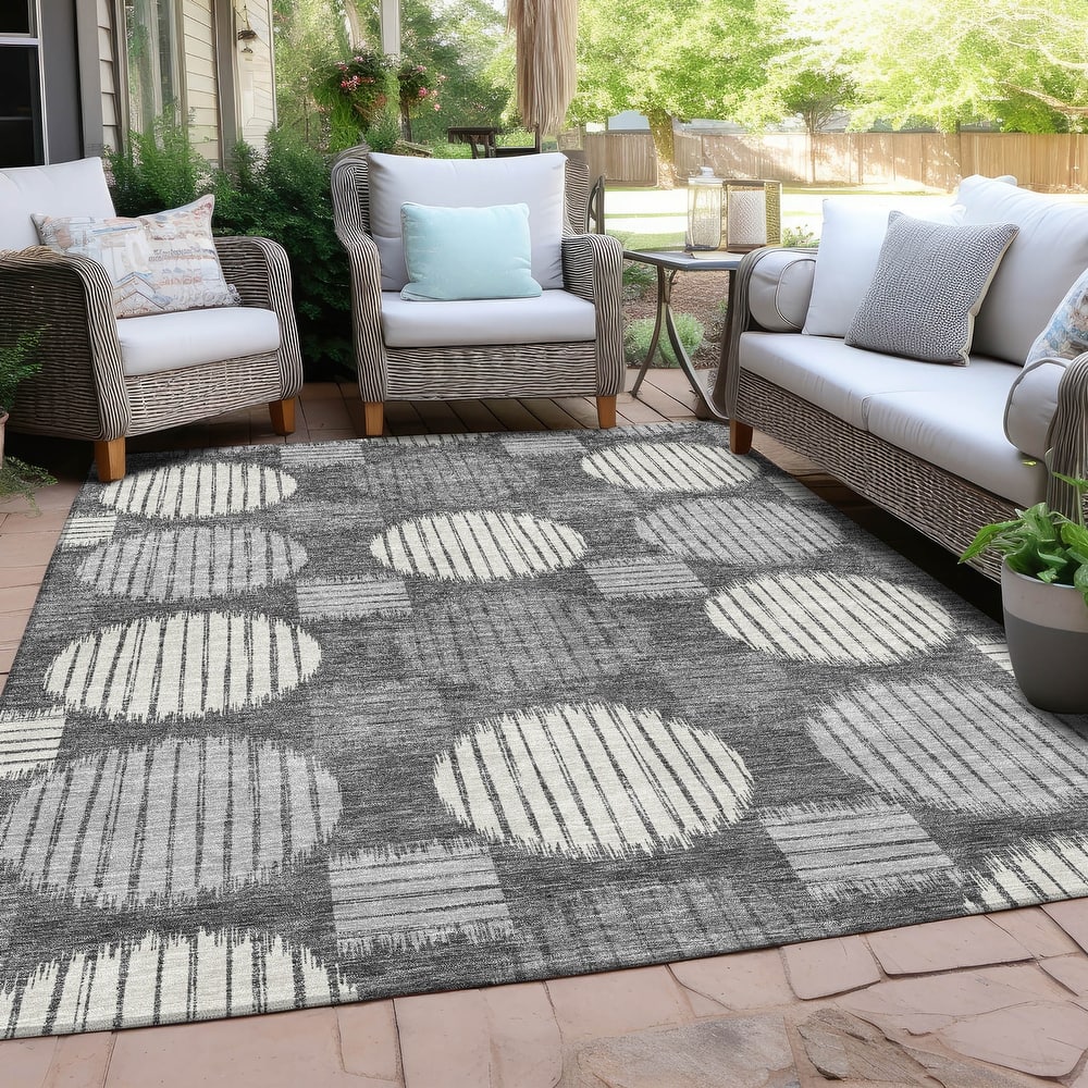 Machine Washable Indoor/ Outdoor Chantille Contemporary Dotty Rug