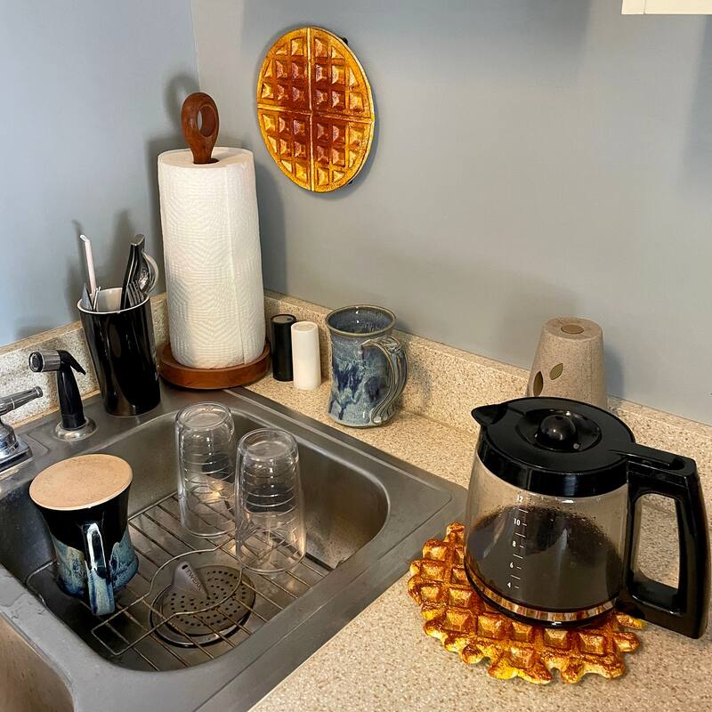 Zeckos Round Waffle Cast Iron Trivet 8" Kitchen Decor And Wall Hanging - 8 X 8 X 0.5 inches