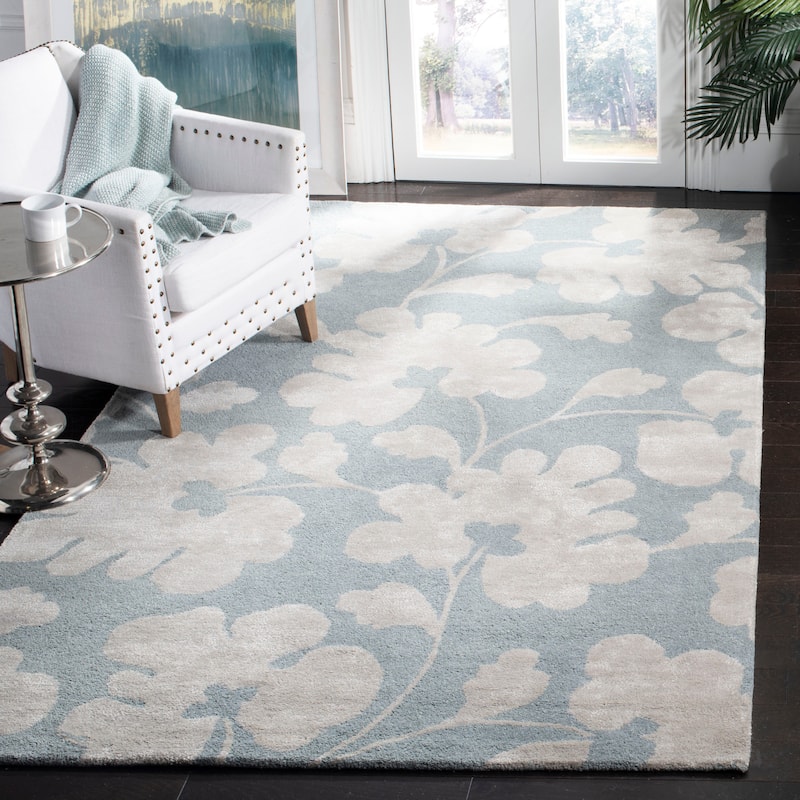 SAFAVIEH Handmade Soho Kaylyn Floral N.Z. Wool Rug - 8'3" x 11' - Light Blue/Silver