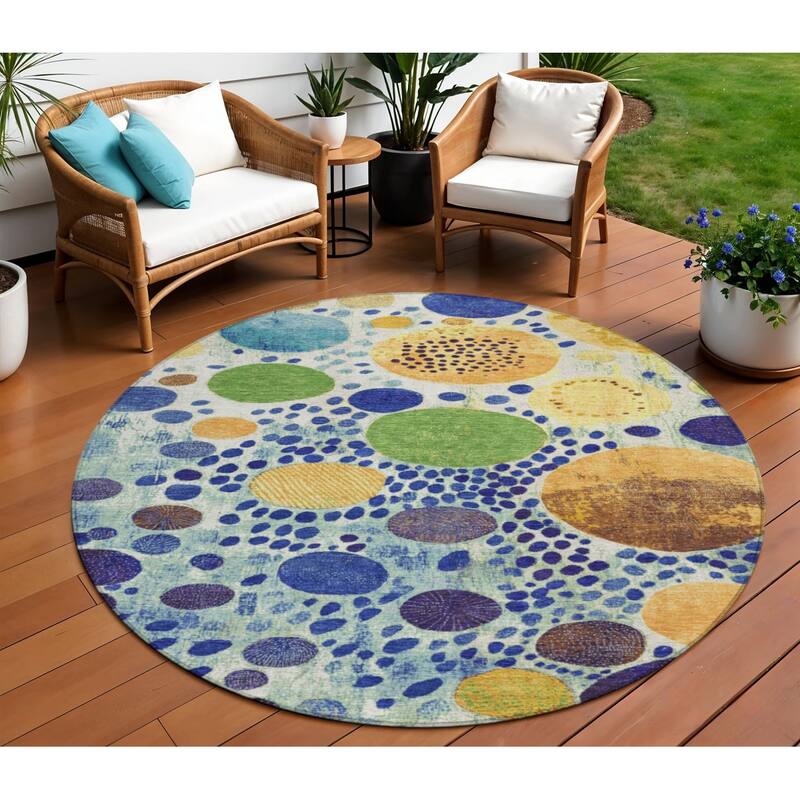HomeRoots Geometric Transitional Rectangle Outdoor Rug - 8' Round
