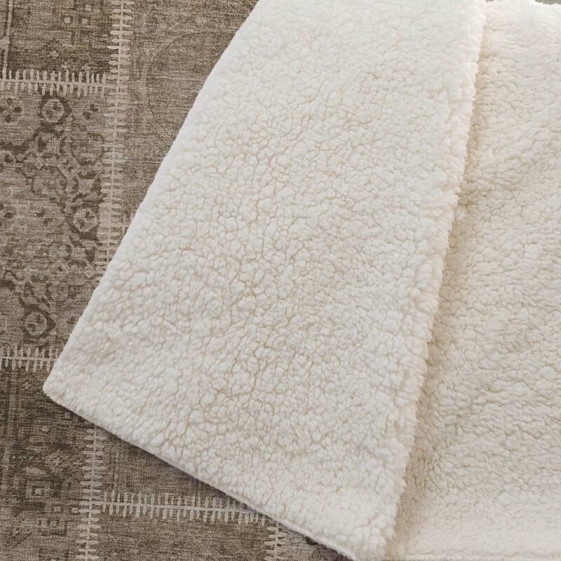 Premium Machine Washable Traditional Patchwork Sherpa Throw Blanket