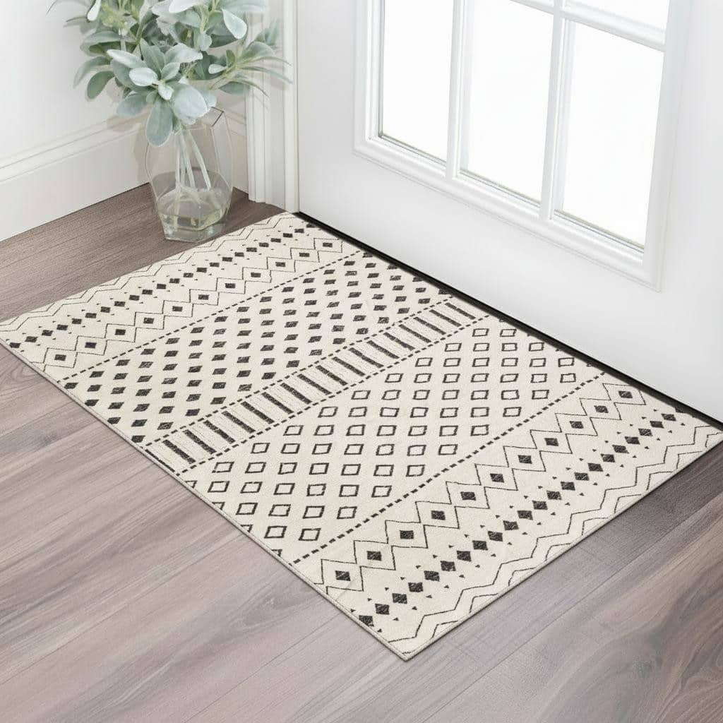 HomeRoots Tribal Modern, Contemporary Rectangle Area Rug - 3' X 5'