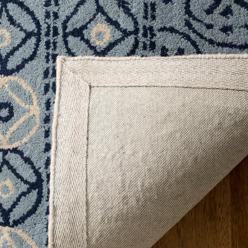 SAFAVIEH Handmade Bella Luanna Modern Floral Wool Rug
