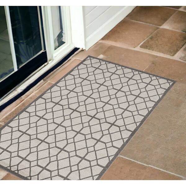 2' X 3' Ivory Or Grey Diamond Pattern Accent Rug 2' X 3' Ivory Or Grey Diamond Pattern Accent Rug