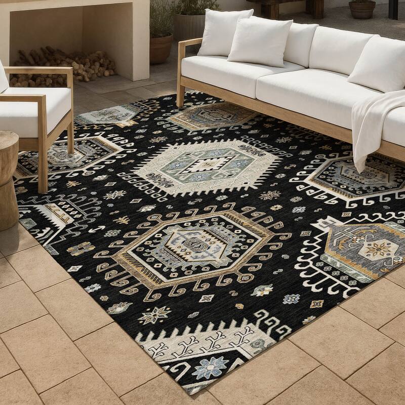 Machine Washable Indoor/ Outdoor Global Akron Chantille Rug - Black - 2'6" x 3'10"