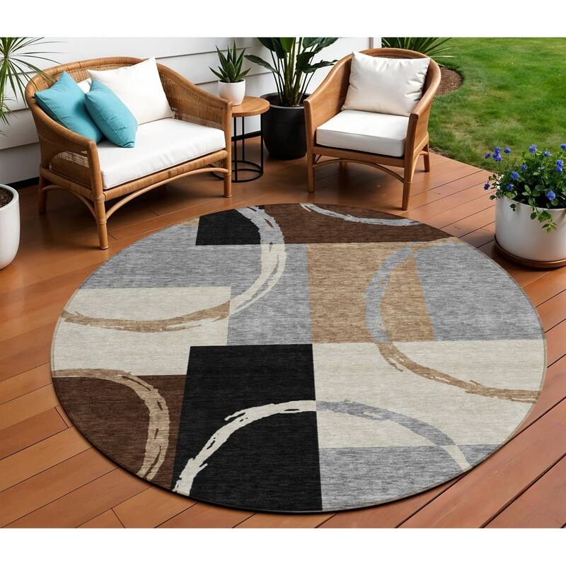 HomeRoots Geometric Modern Rectangle Outdoor Rug - 8' Round